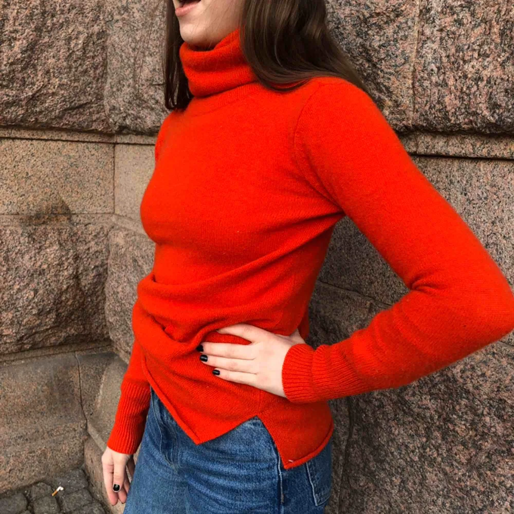CASHMERE sweater, great color! Super warm and soft, thin enough to layer. Tröjor & Koftor.