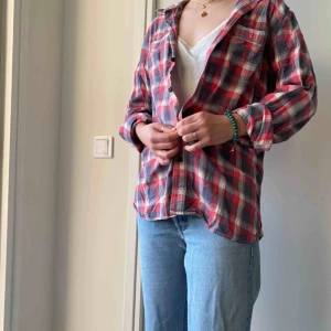  - Overzised skjorta från Levis!! Super snygg❤️ Kan mötas på söder annars står köparen för frakt!😘