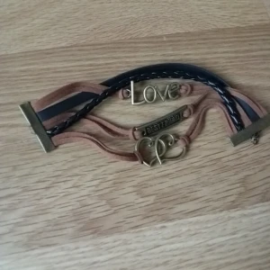  - Armband i flera lager aldrig använd