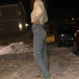  - Jeans från monki i populära modellen kimono. Frakt tillkommer