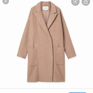 Carin wester - Skitsnygg kappa från Carin Wester, knappt använd! Storlek 38 men passar även 36 (Nypris 1000kr)   Säljs inte längre i butik.  