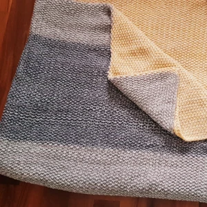  - Oanvänd pläd.  Finns i Kållered postas mot porto 