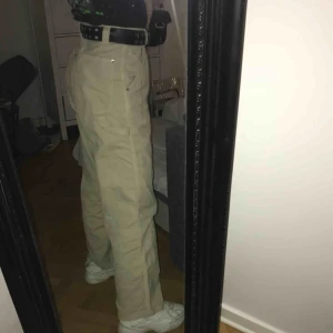  - Skit snygg chinos benetton i färgen beige