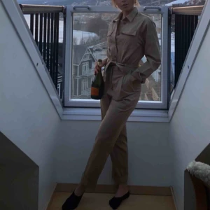  - Superfin, och framför allt skönt, Jumpsuit från H&M, endast använd en gång. Frakt på 50kr tillkommer 😃