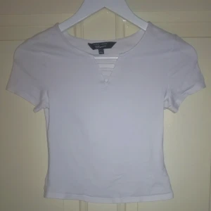  - Crop Top från Zalando (passar även för xxs).  + FRAKT 20 KR!  ------> TOTALT: 100 KR (inkl. frakt) 