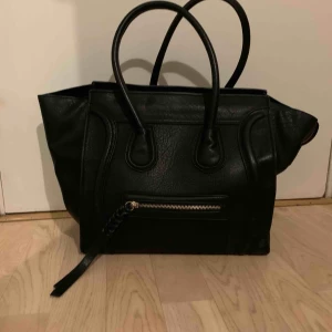  - Musthave bag från chiquelle, köptes för 700 kronor. I väldigt fint skick!  Det 