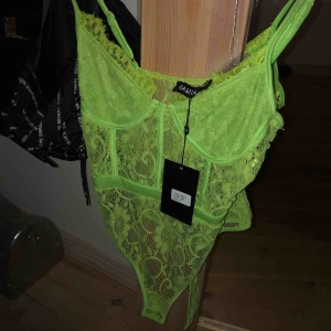  - En oanvänd body från madlady. Har aldrig kommit till användning men den är väldigt snygg!!