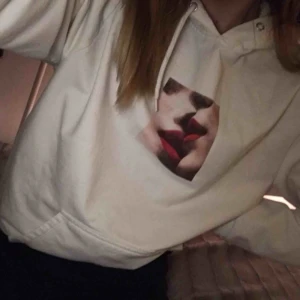  - Jättefin hoodie från carlings! säljes pga inte så mycket användning ut av den:) i bra skick!!