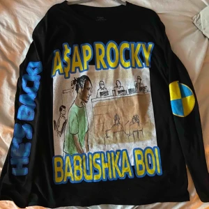 ASAP ROCKY limited edition, SWEDEN - Långärmad tröja från ASAP ROCKYs limited edition merch från konserten i Stockholm. Strl. M Köpte två storlekar, köpt på konserten, har kvitto.  Budgivning avslutas 14 december kl 13.  Möts upp i Lund/närheten eller så står köpare för frakt