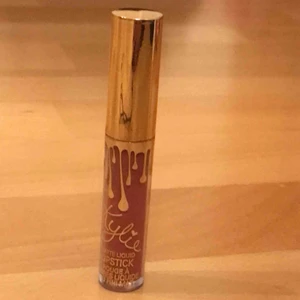  - Två kylie läppstift 🌸 70kr för båda 