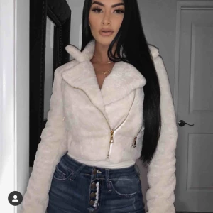  - Säljer denna meshki teddy jackan. Nypris runt 950 kr. Endast testad, för liten för mig :( 