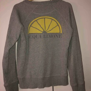  - Jättefin tröja från Acqua limone. Använd en del och muddarna har töjts en aning. Annars bra skick. Kan mötas i Göteborg, Båstad och Uddevalla.  