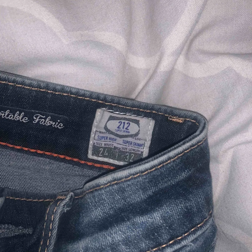 SUPERSNYGGA jeans som tyvärr jag inte fått mycket användning för! 🥰🥰 nypris 700. Jeans & Byxor.