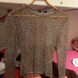  - Genomskinlig tröjja den bikbok