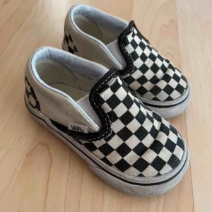  - Vansskor i storlek 20. Mycket fint skick. Skickas mot frakt eller mötas upp.