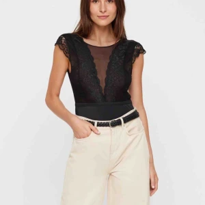  - Skitsnygg mörkblå body🦋 Den är som på bilderna fast mörkblå, endast använd en gång så den är i nyskick, köpt för 350kr!  Köparen står för frakt