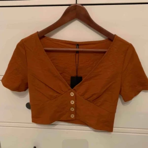  - Tajt topp från Only! Helt oanvänd. Köparen står för frakt, kan mötas upp i Malmö! 