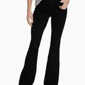  - Nya svarta bootcut jeans i storlek XS passar S och köptes för 399 kr säljer för 250kr diskutera pris och kan skicka bilder!  