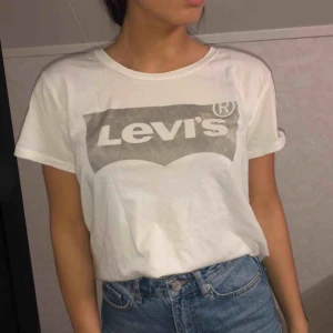  - Levis 