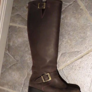  - Välanvända johny bulls. Äkta. Möts upp i Sthlm. Storlek 36 passar även 37!! 