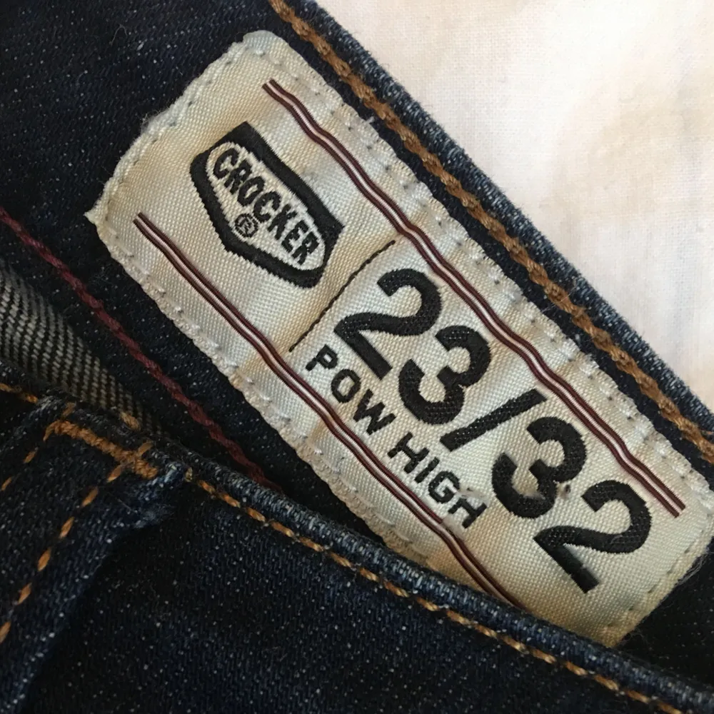 Skitsnygga Crocker jeans i modellen Pow High köpta på Jc, använda 2 ggr. Storlek: 23/32 Fraktar ej, möts endast upp i Stockholm. Jeans & Byxor.