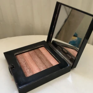  - Bobbi brown shimmer brick compact i färgen Pink Quartz. Superfin som highlighter. Sparsamt använd. 