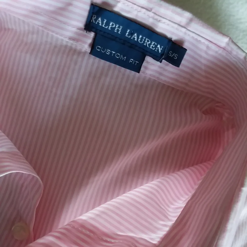 Woman's shirt Ralph Lauren, S. I bra skick!  Använt få gånger, men den passar mig inte längre.  Frakt är inkluderat i priset. . Skjortor.