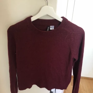 - Aldrig anvönd tunnare stickad tröja från hm!!