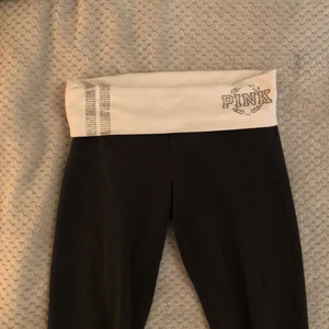  - Tights från PINK Victoria’s Secret. En del små hål på benen, men knappt märkbara.