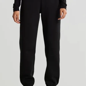 mjukis byxor  - Jätte sköna mjukisbyxor från Gina , säljer då dom inte kommer till användning , använd fåtal gånger , köpta för 250 kr säljer för 150 kr 