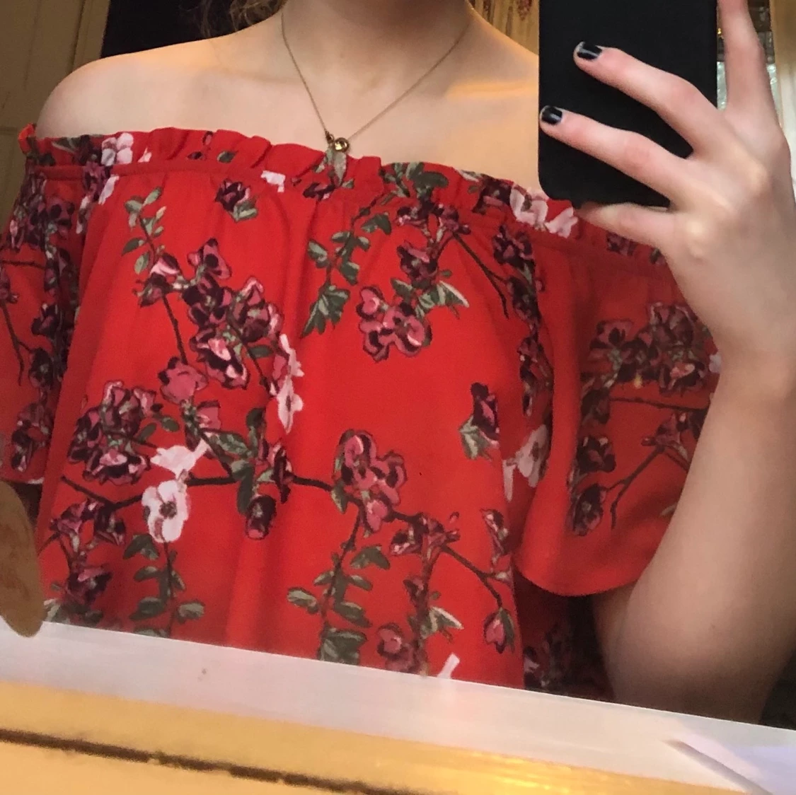 Röd blommig blus - 91