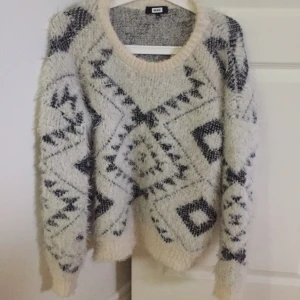  - Använd en gång. Fint skick!
Stor i storlek.