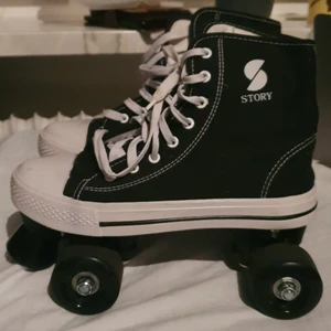Rollerskates - Converse rollerskates i strl 38, super snygga men har köpt andra nu♡ Frakt tilläggs ifall man inte kan mötas i tyresö♡