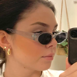 Feta solglasögon  - As feta solglasögon från carlings, nästan aldrig använda och i nästintill nyskick! 