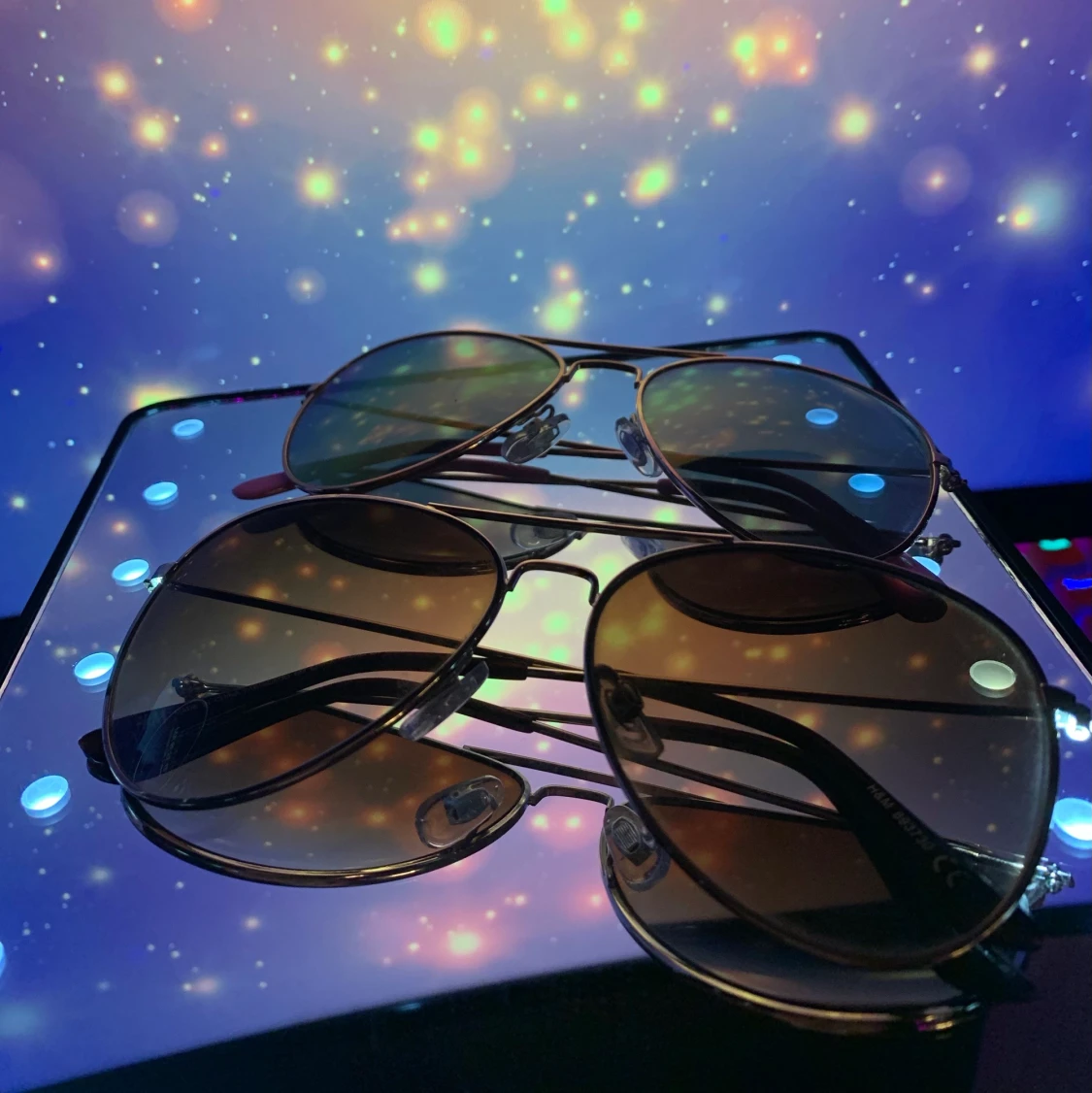 TVÅ STYCKNA SOLGLASÖGON  - 90