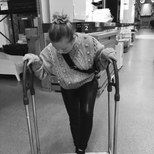 Stickad kofta från H&M - Beige stickad tröja från H&M i storlek xs. Varm och skön i mycket fint skick. 