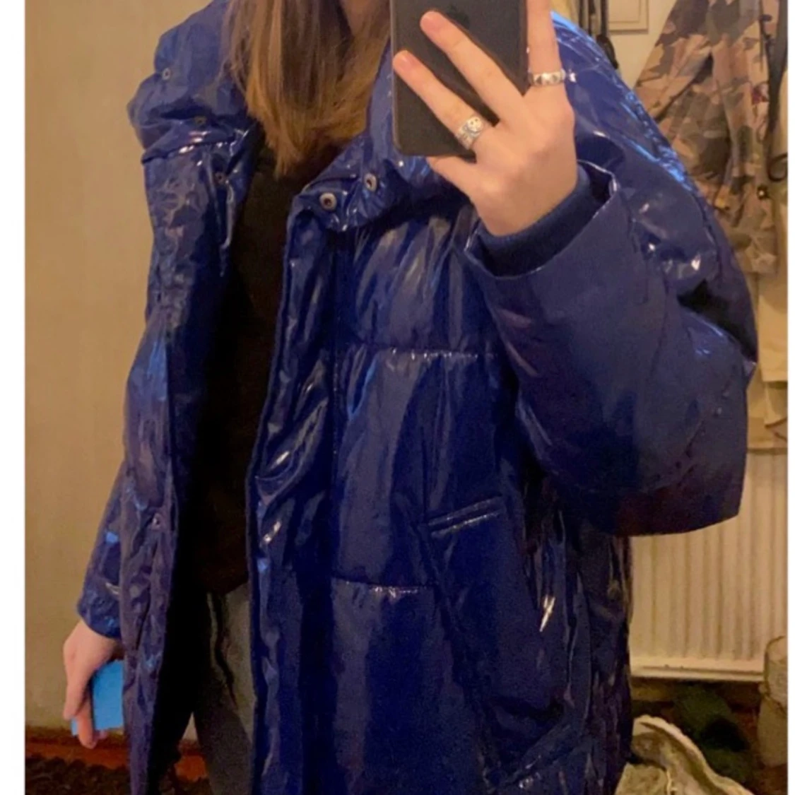 Glansig blå pufferjacka - 90