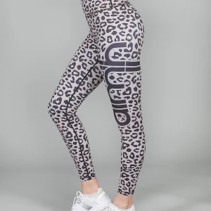 Aimn 150kr - Aimn tights storlek XS men passar mig som är en S/M. Säljer pga kommer ej till användning tyvärr. Man får fina former i dem då sömmarna vid höfterna går in mer. De är högmidjade vilken är super skönt, i nyskick. Nypris runt 600, säljer billigt då jag mest bara vill få ut ur garderoben