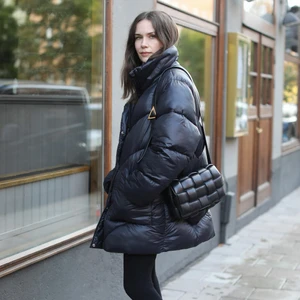 Puffer 01 från Caroline Blomst i stl S  - Kanske världens mest fantastiska puffer. Mjuk, lång, omfamnande och så otroligt mysig. Finns nog inte en själ som kan frysa i denna?                                                     Tyvärr lite för stor för mig så behöver därför sälja den. Endast buren en gång och i absolut topp-skick.   Från Caroline Blomst i storlek S, kika på Åhléns sida för mer specs och bilder.                                                                 Kan mötas upp i Gbg i veckan, Sthlm nästa, eller fraktas. Priset kan diskuteras vid snabb affär! 💫  https://www.ahlens.se/Mode/jackor-15174/blomst-puffer-01-black-c93d21444023416db20ff77147a52589/