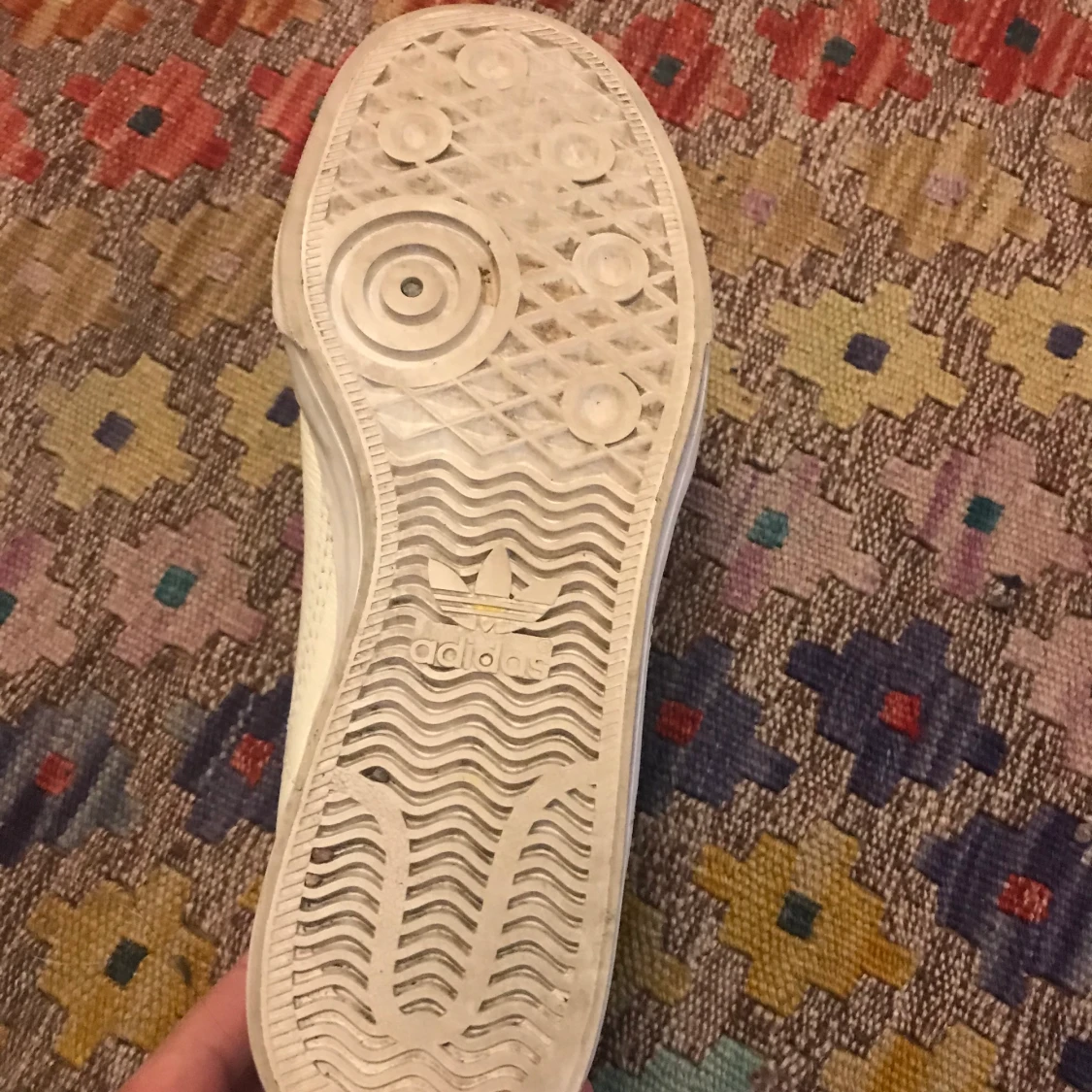 Adidas sneakers i vitt läder  - 90