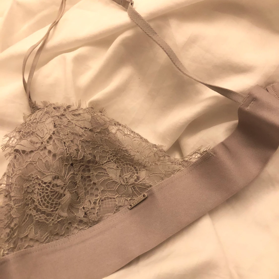 Grå spets bh