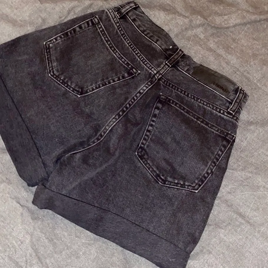 Jeansshorts från junkyard som jag aldrig hann använda i somras och nu är dem för små för mig. Storlek xs. Shorts.