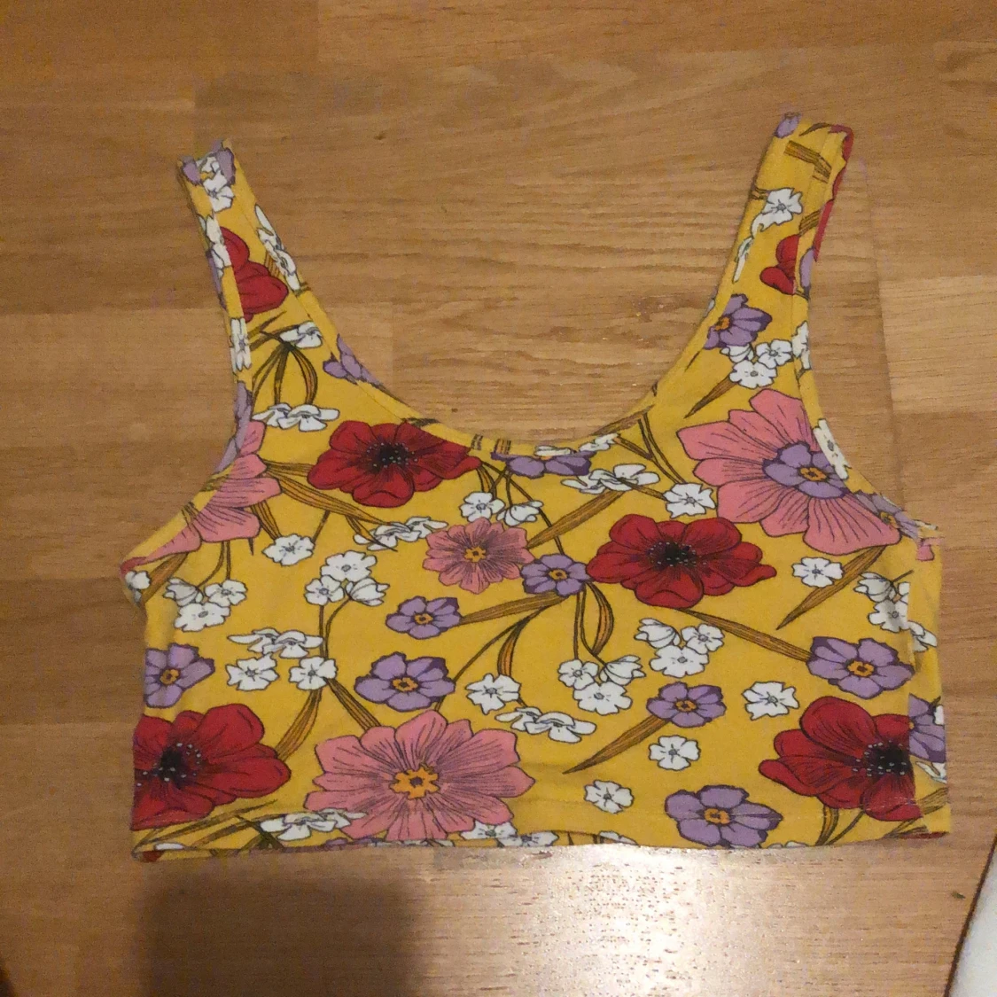 Blommigt croppat linne