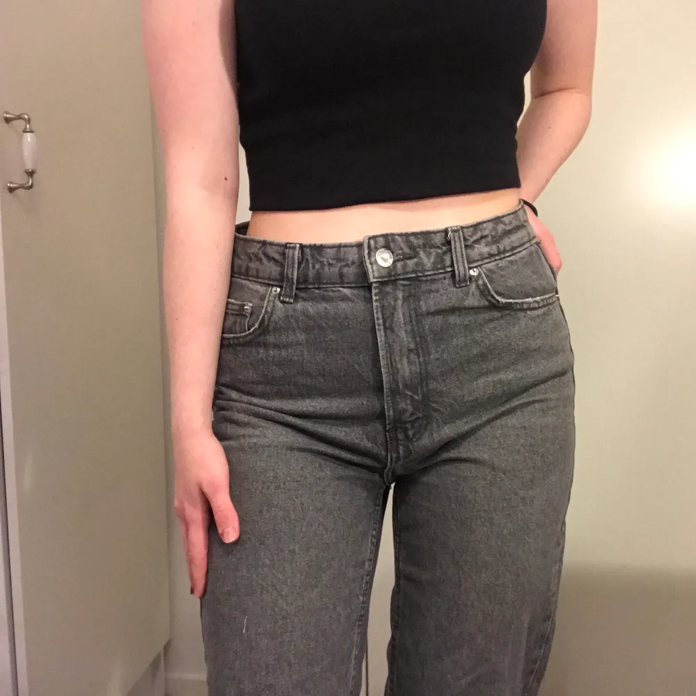 Väldigt snygga och trendiga MOM-jeans! Använda 2-3 gånger. Jeans & Byxor.