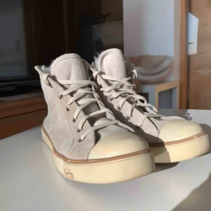  - UGG Australia high top shoes. ✨ bought for 900 kr; selling for 300kr. Pick up in stockholm or pay for shipping 💖