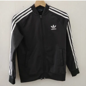  - Storlek xs men passar mig med s. Fint skick !