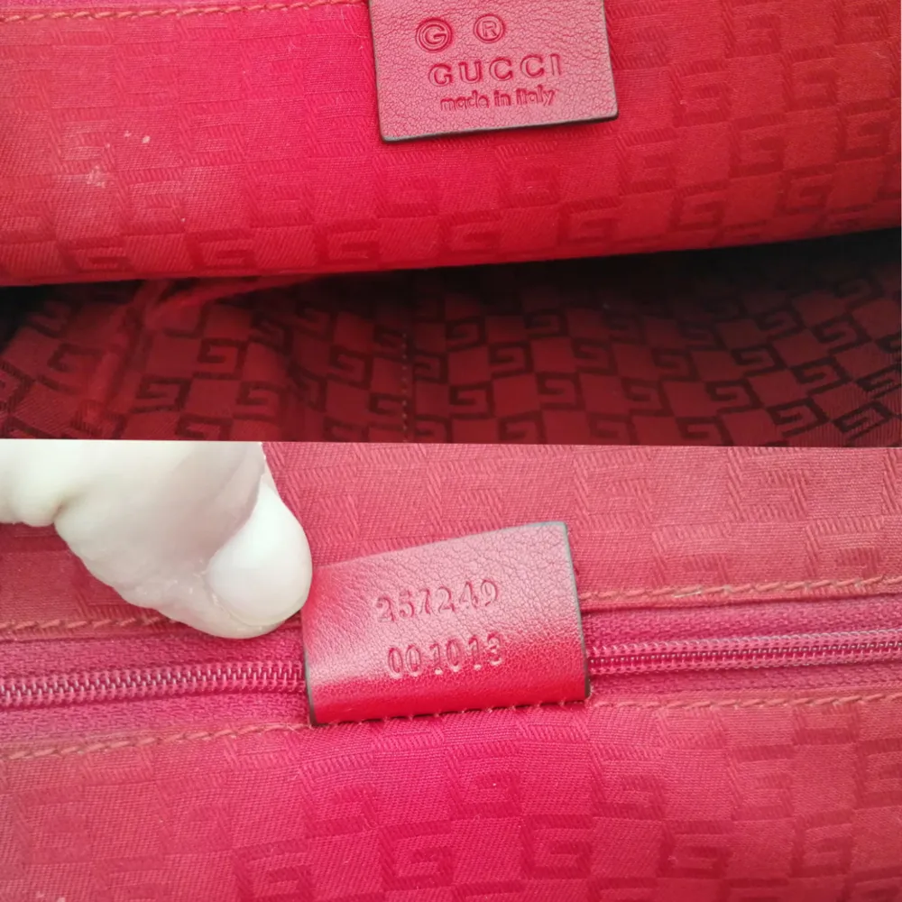 Gucci small handbag love gucci tattoo, excellent condition, inside is excellent, dustbag, 100%authentic,                                 size 25x18cm, handle 11cm, write me for more info and pics           . Väskor.