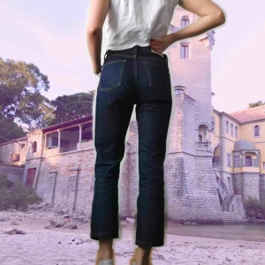  - Jeans från MANGO! använda 2 grr. Säljes pga kommer ej till användning. Ankellängd. Ej slim, rak modell. 