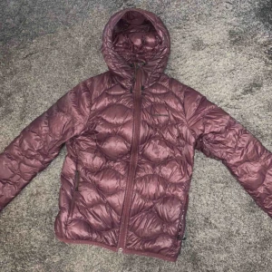  - Snygg peak jacka, typ aldrig använd. 