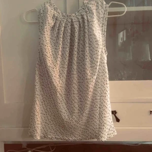  - Topp inköpt från MQ,märket stockholm